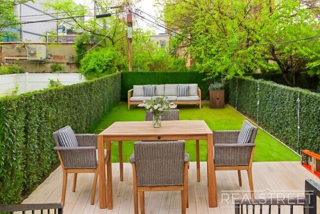 Building Photo - Modern New Construction Studio Apartment w...