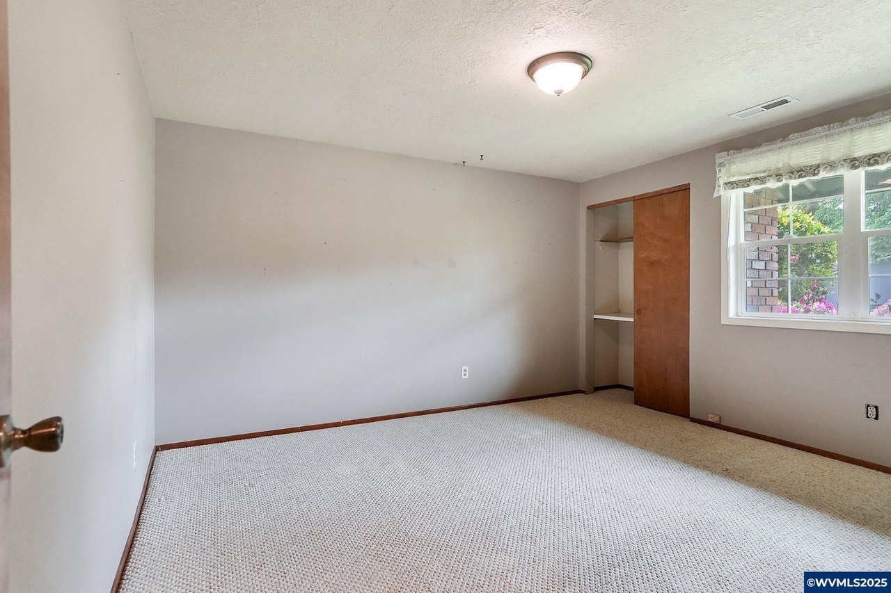 Building Photo - 2420 La Jolla Ct NW