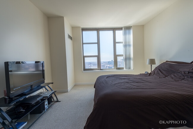 Building Photo - 200 N Jefferson St