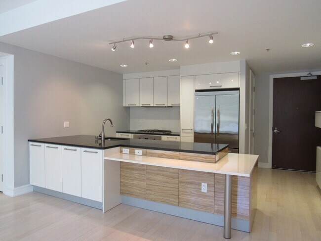 Building Photo - 631 Folsom St