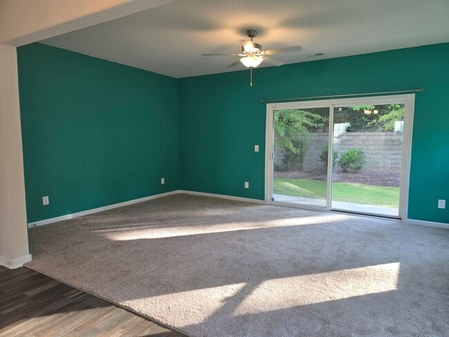 Building Photo - NEW LISTING!!!!!