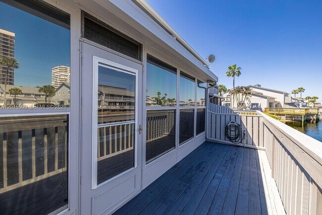 Building Photo - 4949 N Hwy A1A