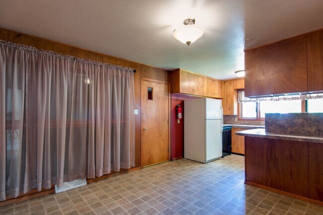 Building Photo - 1816 Elaine Dr