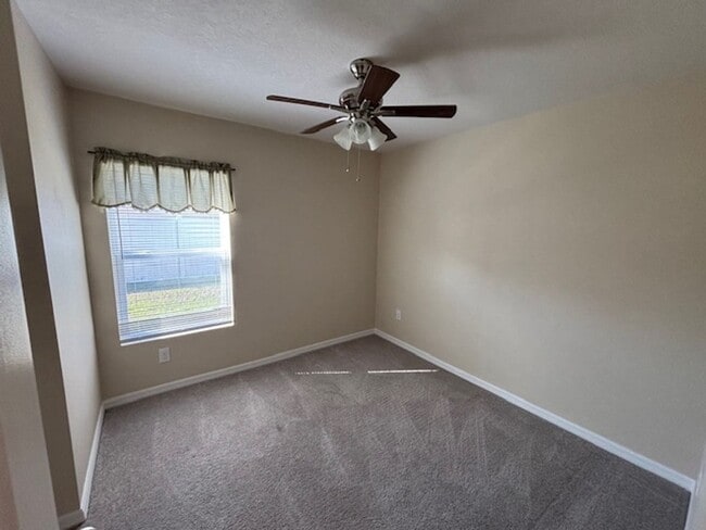 Building Photo - Cute Home Ready for Family