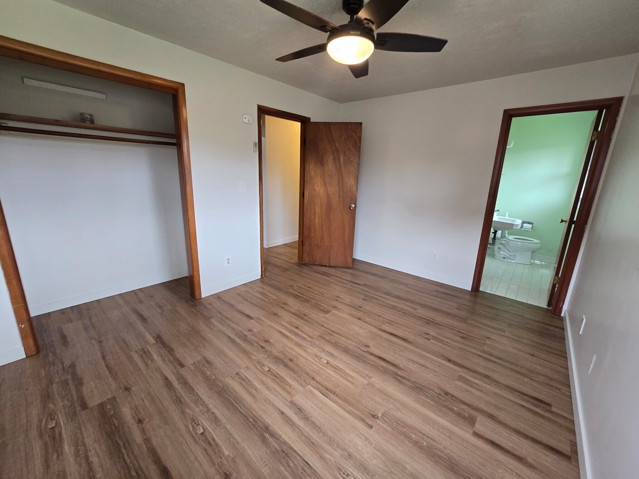 Building Photo - 11824 NE Stanton St