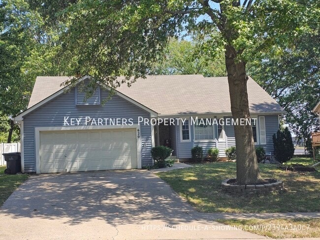 Building Photo - 620 N Sunset Dr