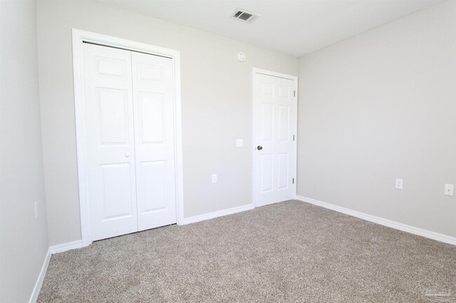 Building Photo - 701 Thornwood Pl