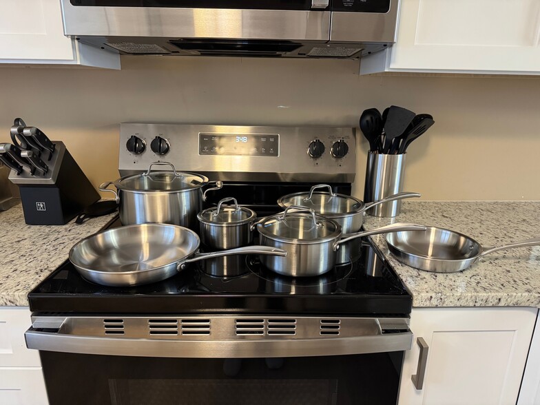 Kitchen - 2 N Frontenac Ave