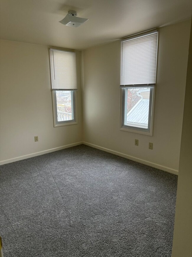 Building Photo - 112 S Fayette St