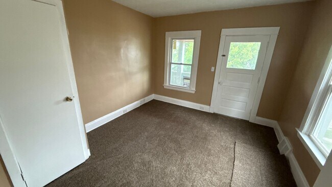Building Photo - Renovated home