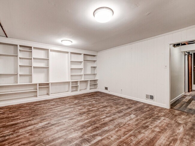 Building Photo - 111 Stanmore Rd