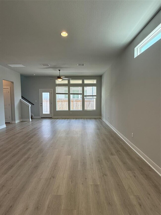 Primary Photo - 2200 Grenache Dr