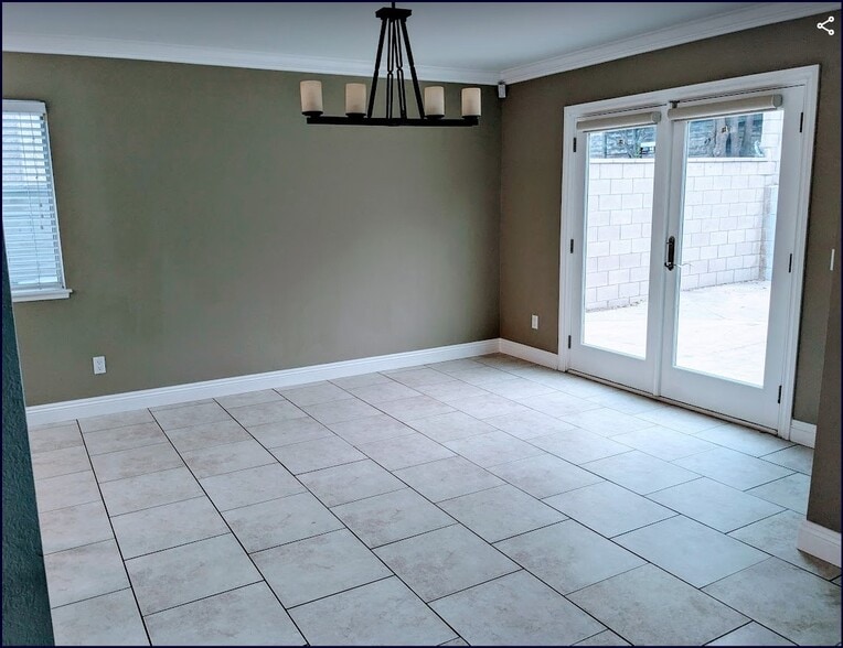 dining area - 11076 Brentwood Dr