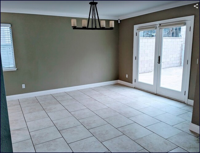 dining area - 11076 Brentwood Dr