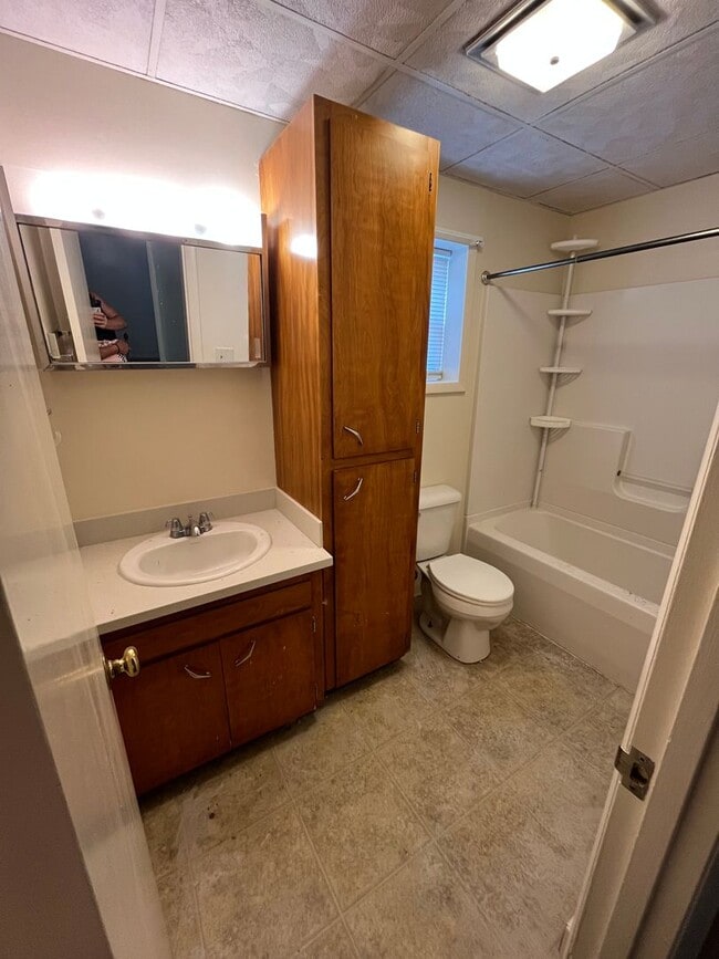 Building Photo - Apartment for Rent