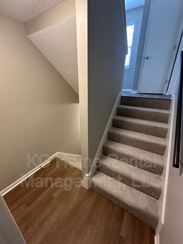 Building Photo - 8640 N Hull Ave