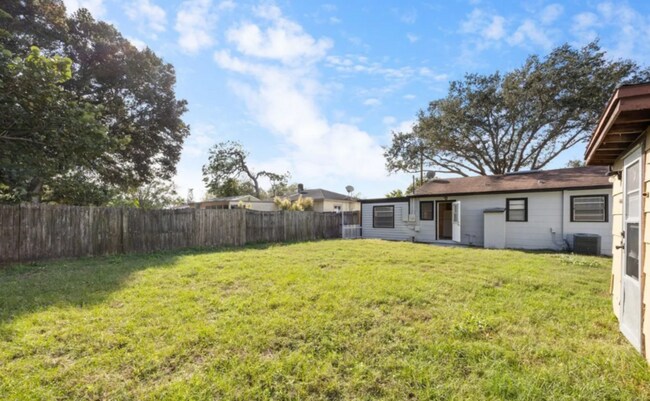 Building Photo - 1791 Sylvan Dr