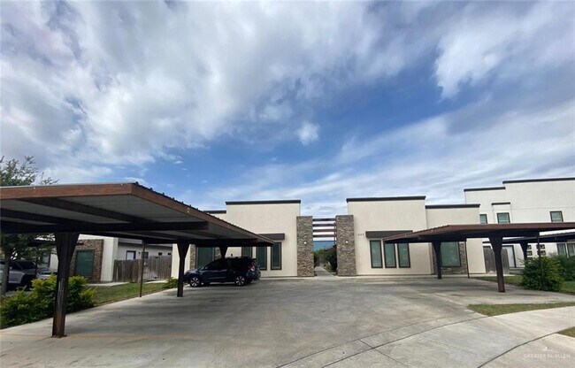 Primary Photo - 1227 White Oak Dr