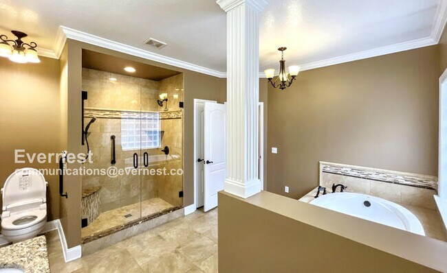 Building Photo - 607 Castle Dr