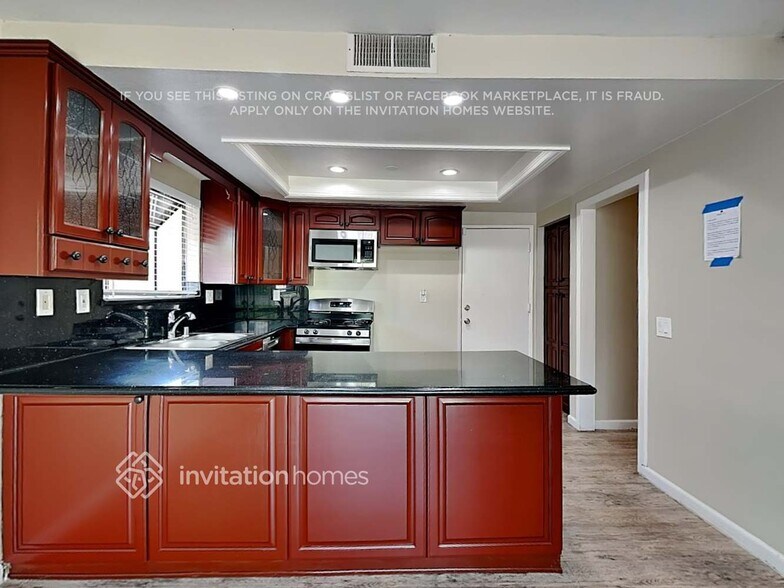Building Photo - 14850 Mission Glen Ln