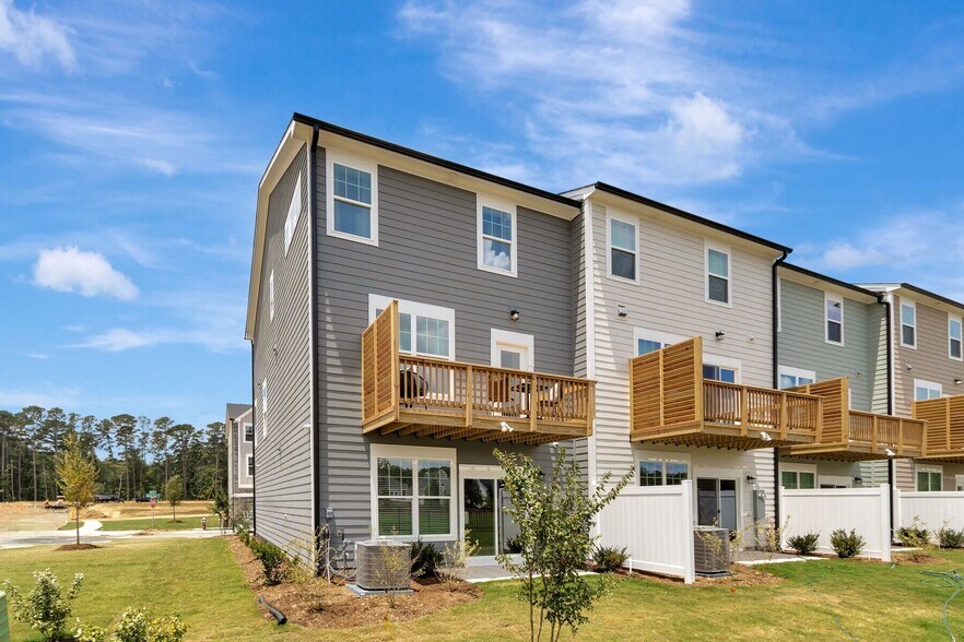 Building Photo - 10056 Secluded Garden Dr