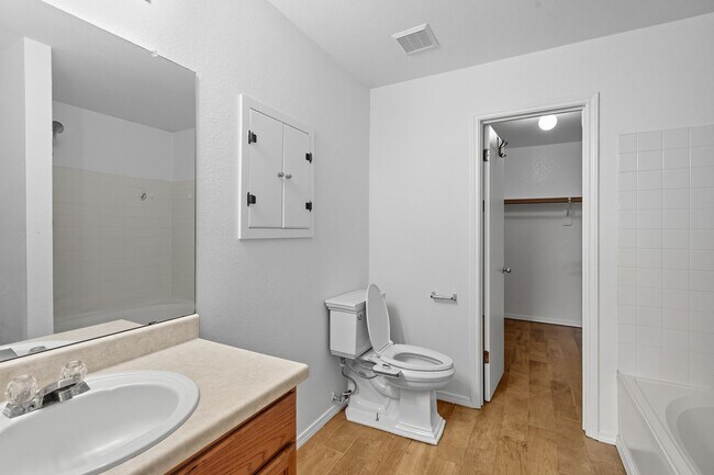 Building Photo - 617 Riverway Ln