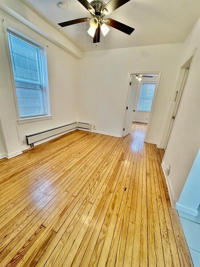 Building Photo - 247 Clendenny Ave