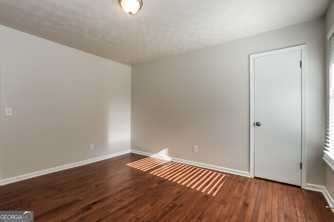 Building Photo - 6097 Twin Creeks Ct