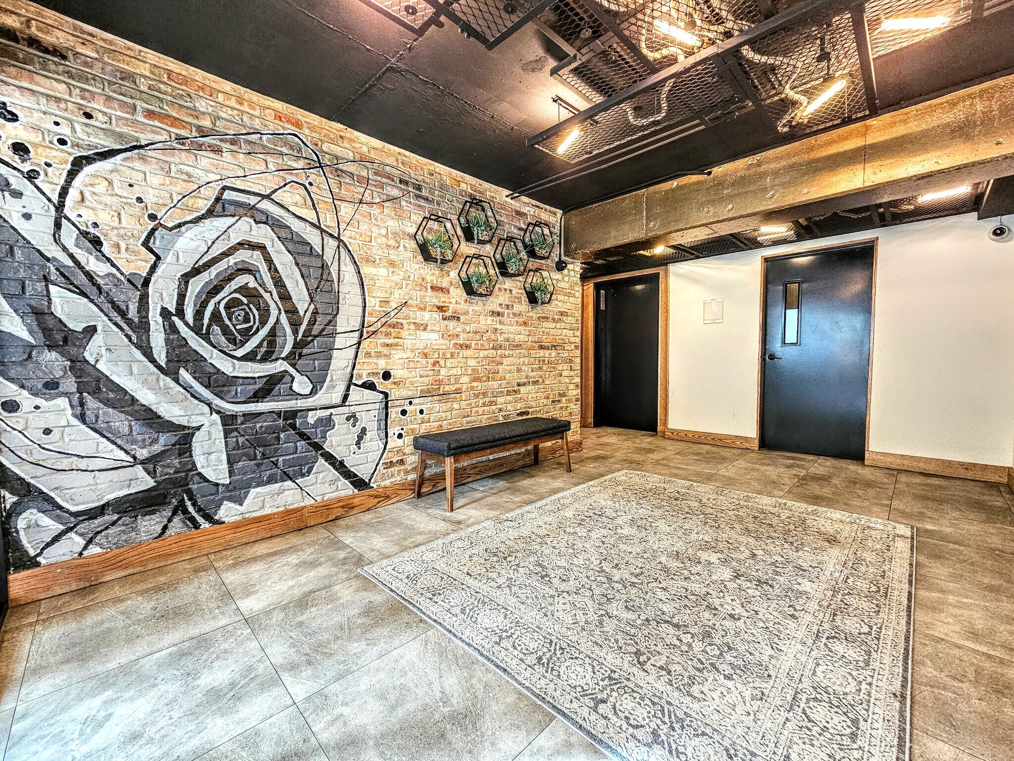 Building Photo - 524 W Oakdale Ave