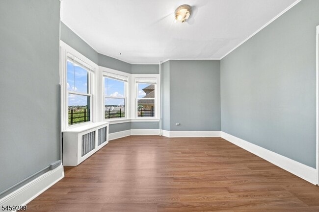 Building Photo - 33 Van Houten Pl