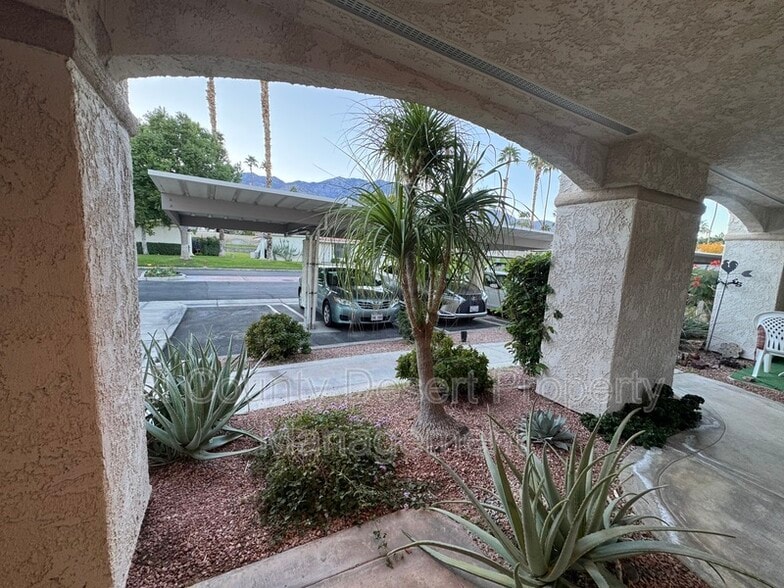 Building Photo - 2701 E Mesquite Ave