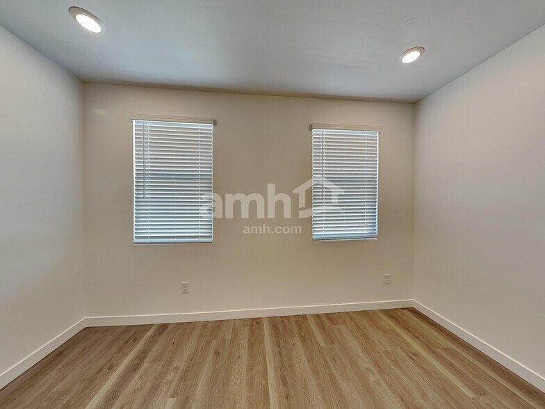 Building Photo - 13085 N Serenity Vly Dr