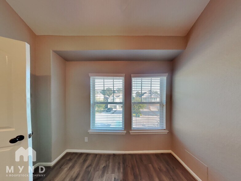 Building Photo - 118 Cheswood Forest Dr