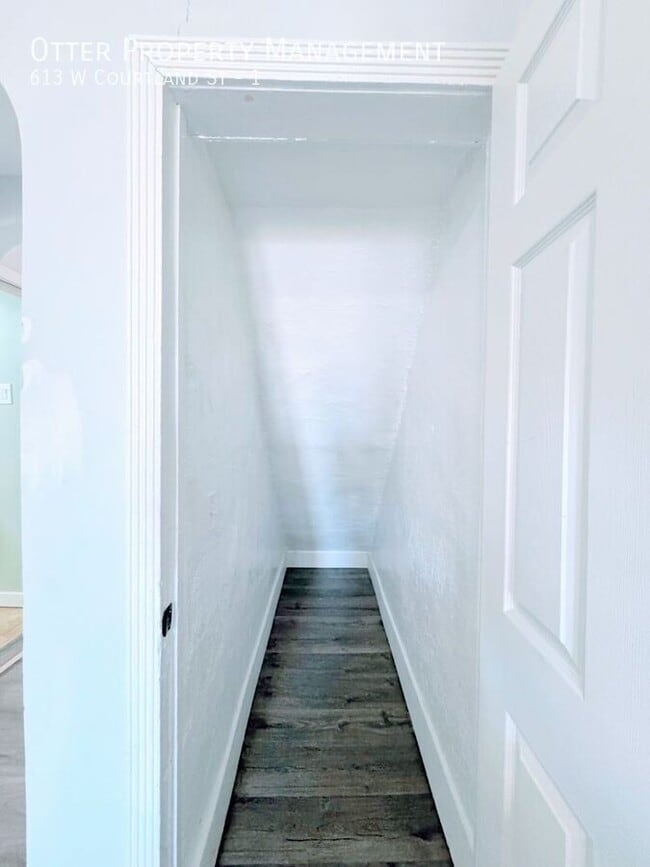 Building Photo - 613 W Courtland St