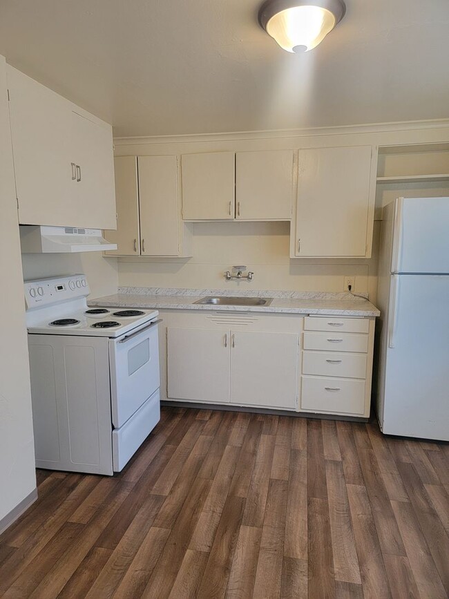 Building Photo - Cozy Rambler in Lakewood