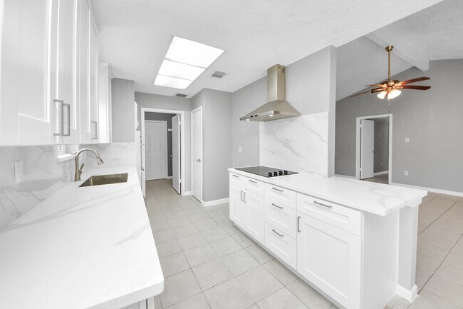 Building Photo - 10707 Shannon Hills Dr