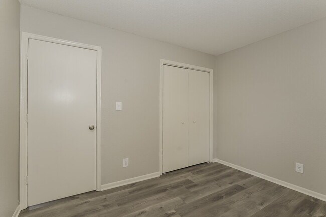 Building Photo - 4038 Knollwood Ave