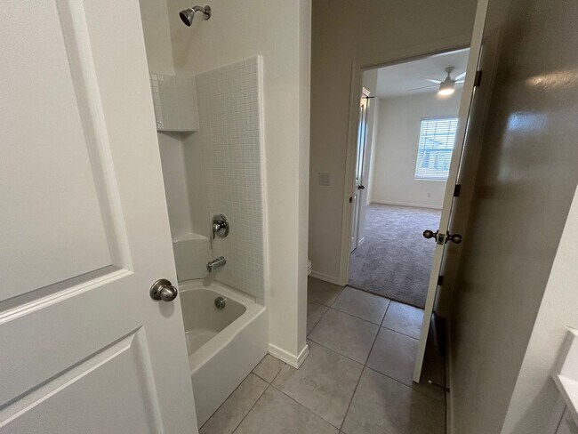 Building Photo - 4 BR, 3 bath, Beautiful Maricopa home in p...