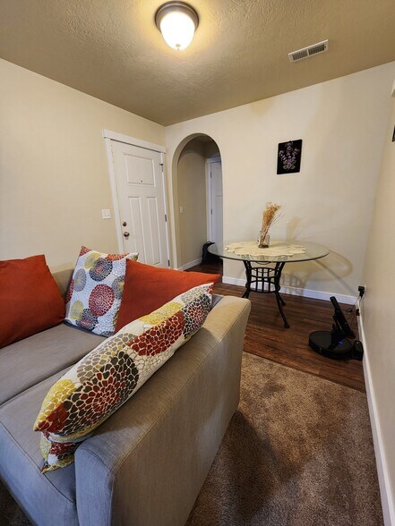 Building Photo - 1062 W Stonehaven Dr