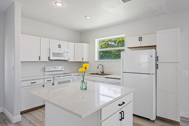 Building Photo - 13928 82nd Ln N