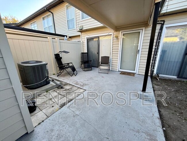 Building Photo - 1720 Potomac Ct