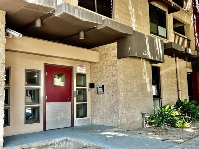 Primary Photo - 225 W 6th St