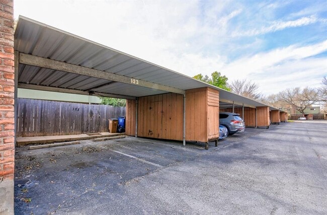 Building Photo - 9009 N Plaza