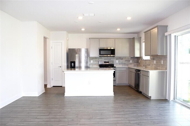 Building Photo - 30600 Thunderbird Dr