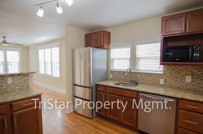 Building Photo - 228 N Hancock Ave