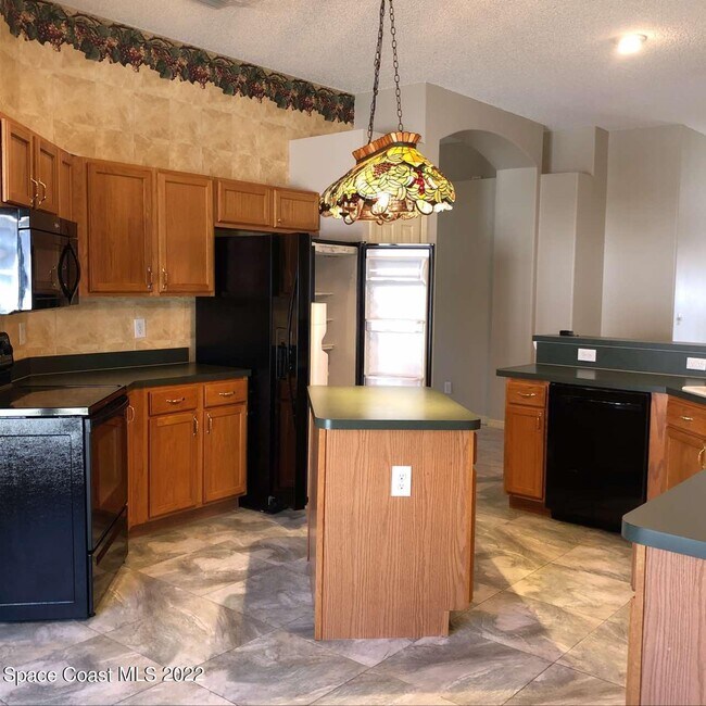 Building Photo - 1281 Rock Springs Dr