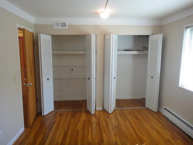 Building Photo - 1249 Island Dr