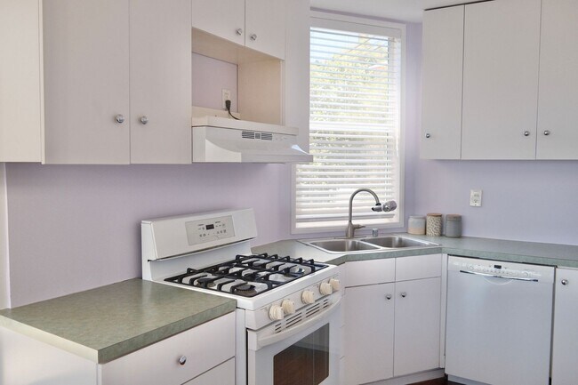 Building Photo - Stunning 2 bed/ 2 Bath Mid Century Modern Mount Washington Home with Panoramic Views, Floor to Ce...