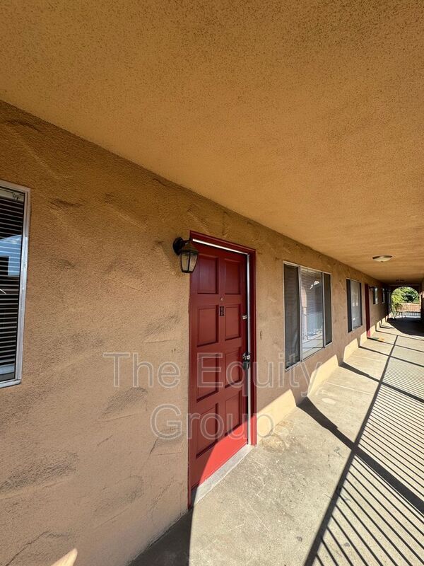 Building Photo - 1320 W Vassar Ave