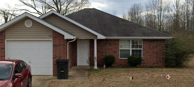 Primary Photo - 1811 Forest Dr